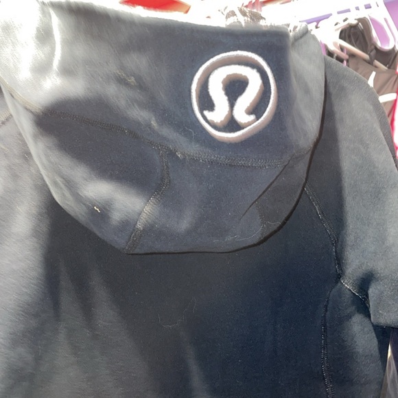 Lululemon black Scuba hoodie for woman size 8. Near mint like new shape lined - Picture 6 of 10